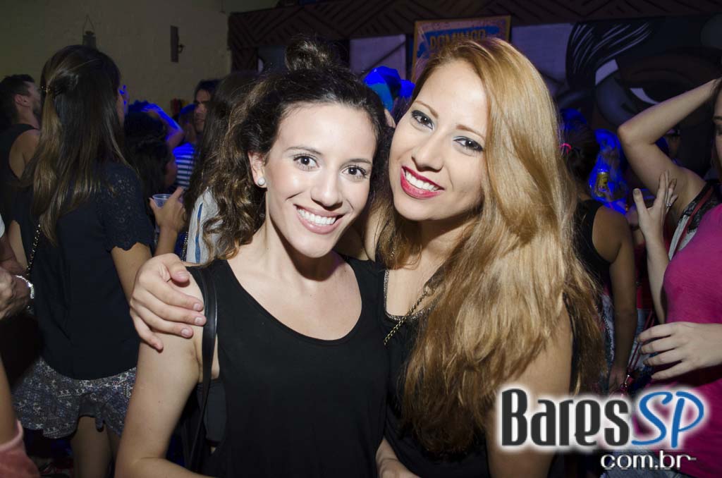 Bloco Domingo Ela Não Vai fez esquenta para o Carnaval 2016 no Jongo Reverendo Bloco Domingo Ela Não Vai fez esquenta para o Carnaval 2016 no Jongo Reverendo