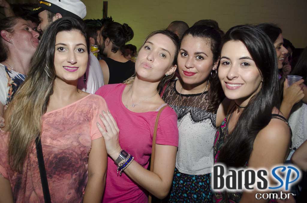 Bloco Domingo Ela Não Vai fez esquenta para o Carnaval 2016 no Jongo Reverendo Bloco Domingo Ela Não Vai fez esquenta para o Carnaval 2016 no Jongo Reverendo