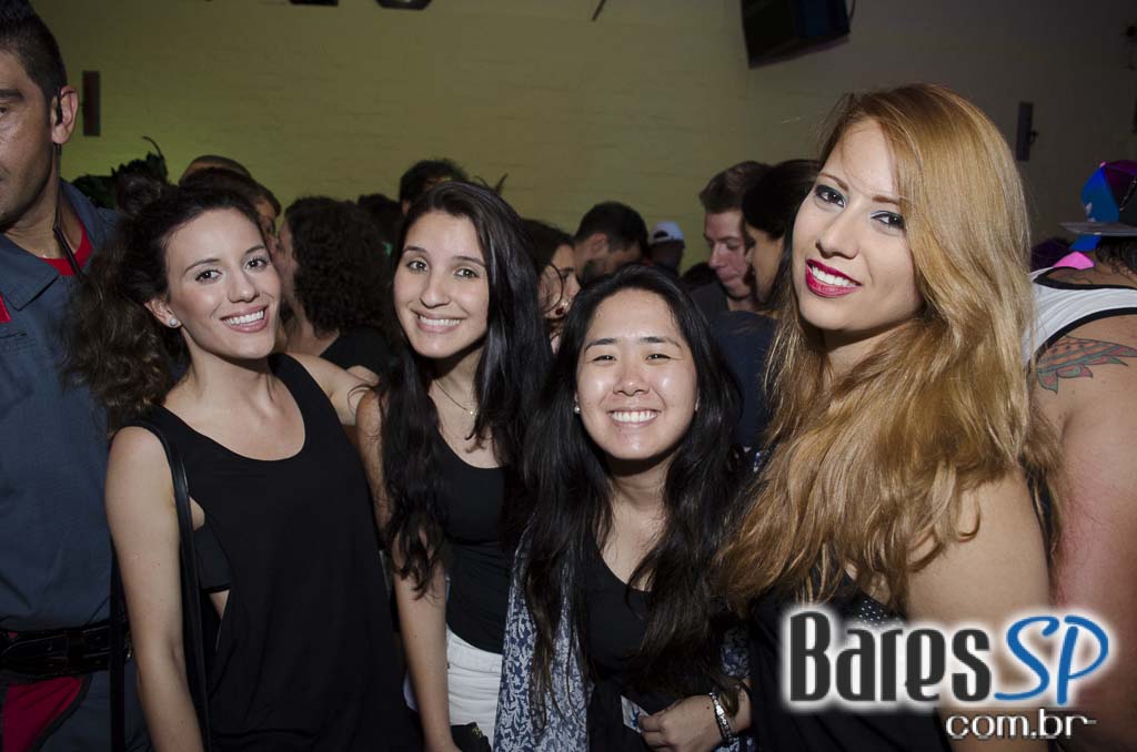 Bloco Domingo Ela Não Vai fez esquenta para o Carnaval 2016 no Jongo Reverendo Bloco Domingo Ela Não Vai fez esquenta para o Carnaval 2016 no Jongo Reverendo