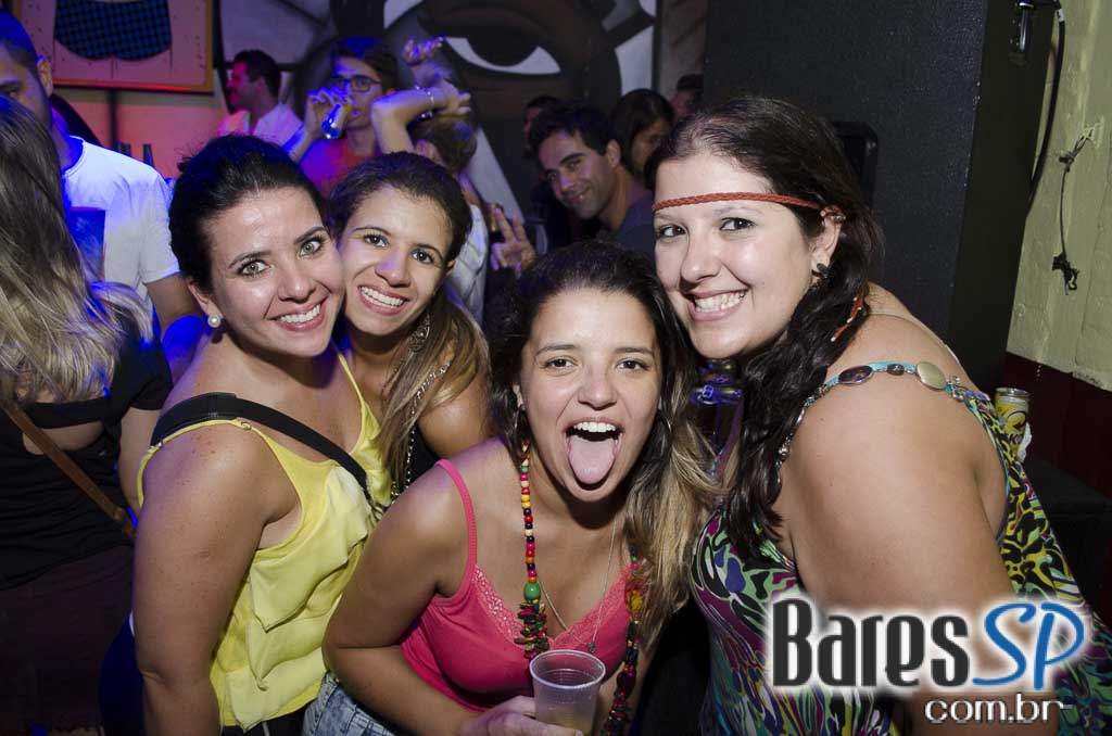 Bloco Domingo Ela Não Vai fez esquenta para o Carnaval 2016 no Jongo Reverendo Bloco Domingo Ela Não Vai fez esquenta para o Carnaval 2016 no Jongo Reverendo