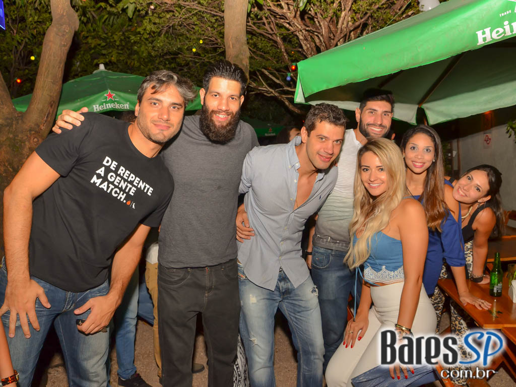 Grupo Resenha e Samba comandaram a sexta-feira no Vila Seu Justino Grupo Resenha e Samba comandaram a sexta-feira no Vila Seu Justino