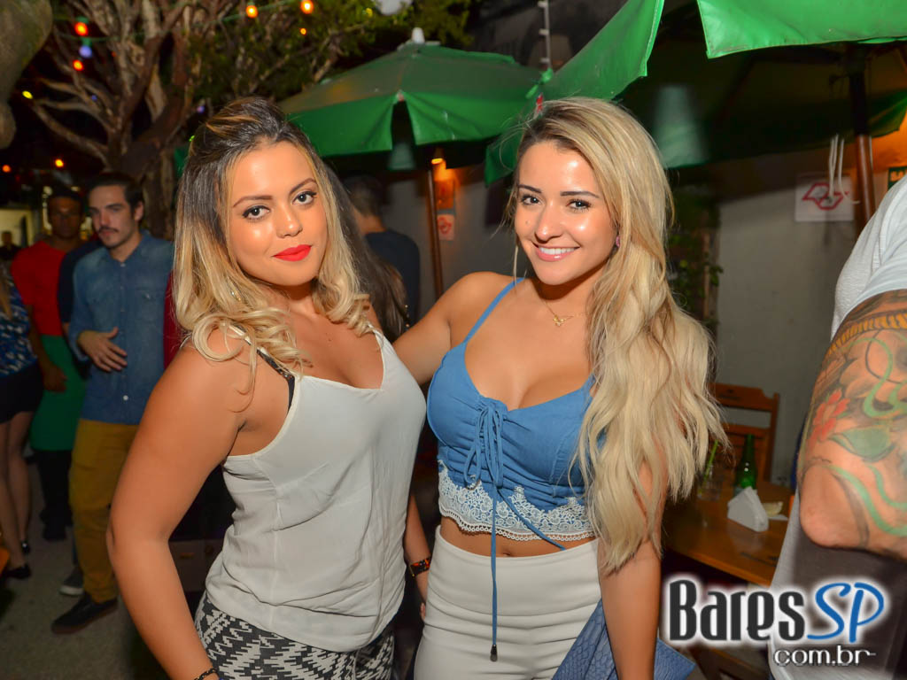 Grupo Resenha e Samba comandaram a sexta-feira no Vila Seu Justino Grupo Resenha e Samba comandaram a sexta-feira no Vila Seu Justino