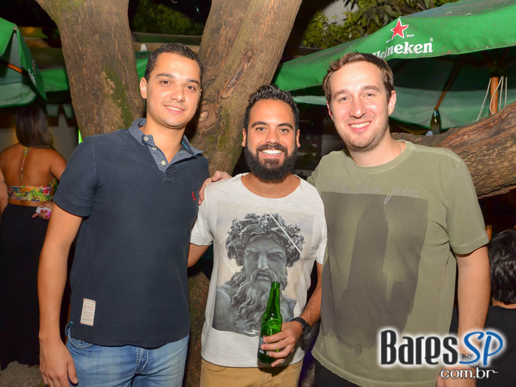 Grupo Resenha e Samba comandaram a sexta-feira no Vila Seu Justino Grupo Resenha e Samba comandaram a sexta-feira no Vila Seu Justino