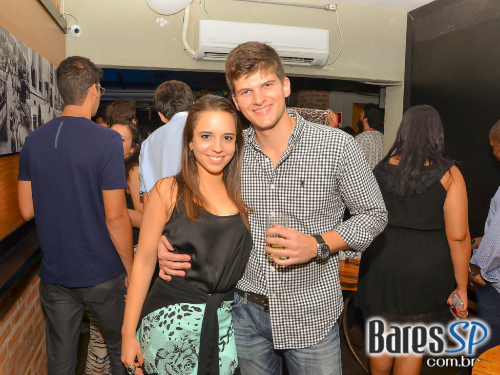 Grupo Resenha e Samba comandaram a sexta-feira no Vila Seu Justino Grupo Resenha e Samba comandaram a sexta-feira no Vila Seu Justino