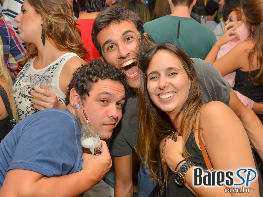 Grupo Resenha e Samba comandaram a sexta-feira no Vila Seu Justino Grupo Resenha e Samba comandaram a sexta-feira no Vila Seu Justino