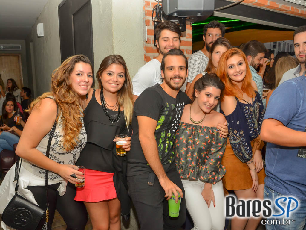 Grupo Resenha e Samba comandaram a sexta-feira no Vila Seu Justino Grupo Resenha e Samba comandaram a sexta-feira no Vila Seu Justino