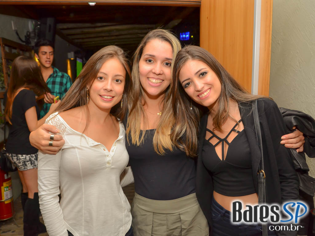 Grupo Resenha e Samba comandaram a sexta-feira no Vila Seu Justino Grupo Resenha e Samba comandaram a sexta-feira no Vila Seu Justino