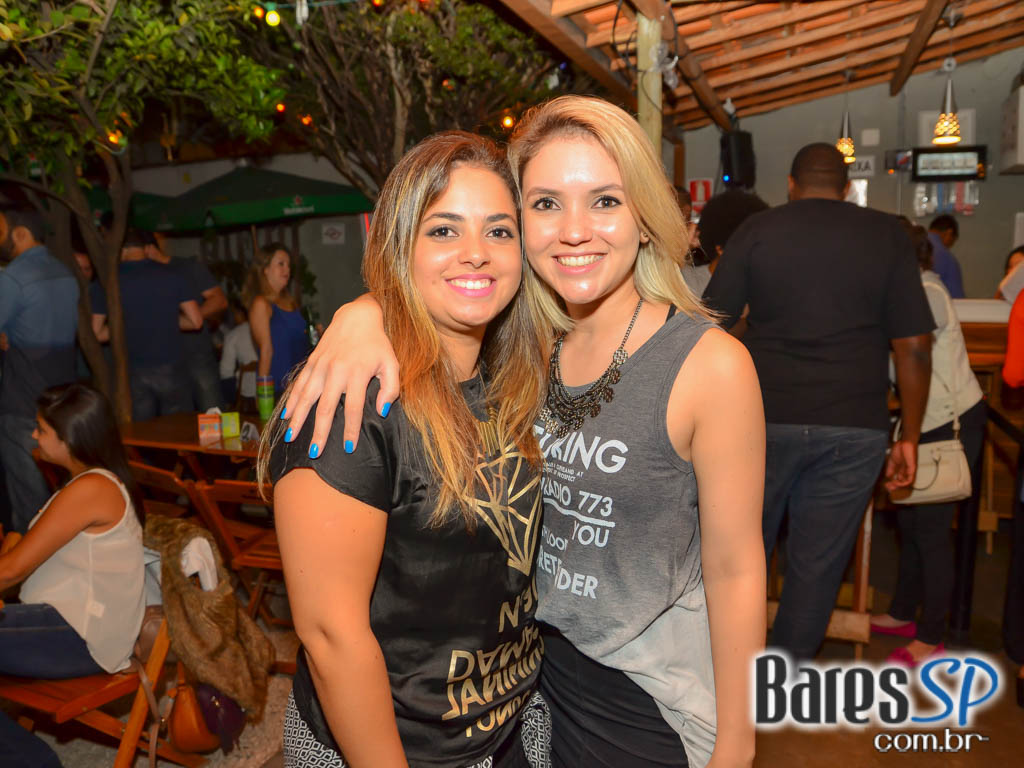 Grupo Resenha e Samba comandaram a sexta-feira no Vila Seu Justino Grupo Resenha e Samba comandaram a sexta-feira no Vila Seu Justino