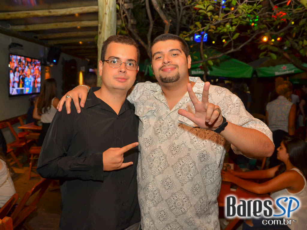 Grupo Resenha e Samba comandaram a sexta-feira no Vila Seu Justino Grupo Resenha e Samba comandaram a sexta-feira no Vila Seu Justino