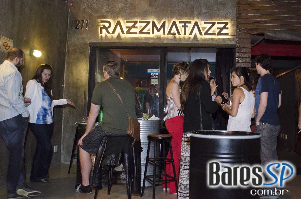 Festa Atomic Bom com Djs residentes animaram a sexta-feira do Razzmatazz Festa Atomic Bom com Djs residentes animaram a sexta-feira do Razzmatazz