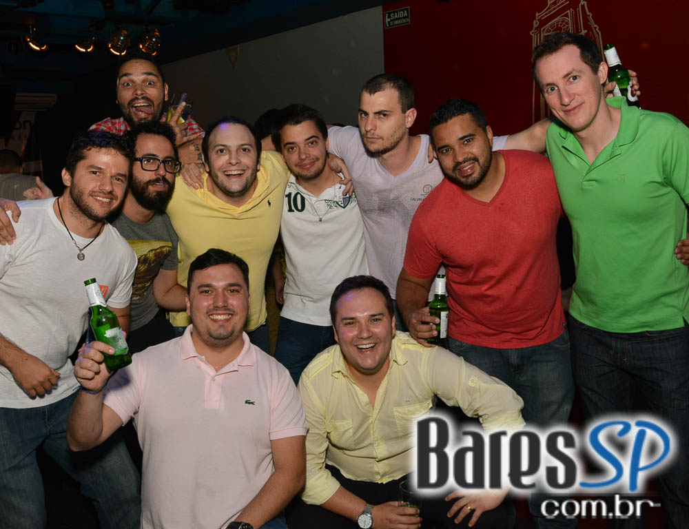 Banda Highlander agitou a London Station com o melhor do classic rock Banda Highlander agitou a London Station com o melhor do classic rock