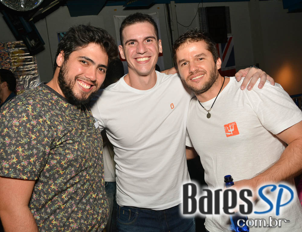 Banda Highlander agitou a London Station com o melhor do classic rock Banda Highlander agitou a London Station com o melhor do classic rock