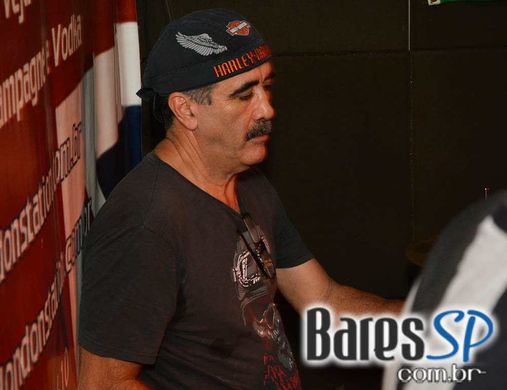 Banda Highlander agitou a London Station com o melhor do classic rock Banda Highlander agitou a London Station com o melhor do classic rock