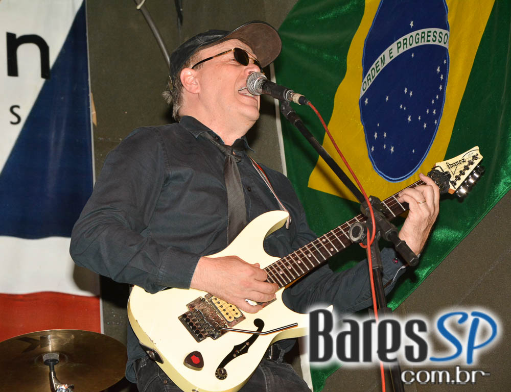 Banda Highlander agitou a London Station com o melhor do classic rock Banda Highlander agitou a London Station com o melhor do classic rock