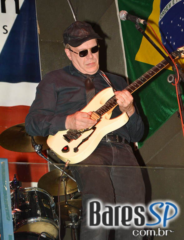 Banda Highlander agitou a London Station com o melhor do classic rock Banda Highlander agitou a London Station com o melhor do classic rock