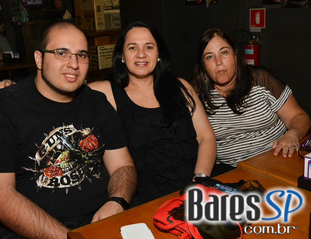 Banda Highlander agitou a London Station com o melhor do classic rock Banda Highlander agitou a London Station com o melhor do classic rock