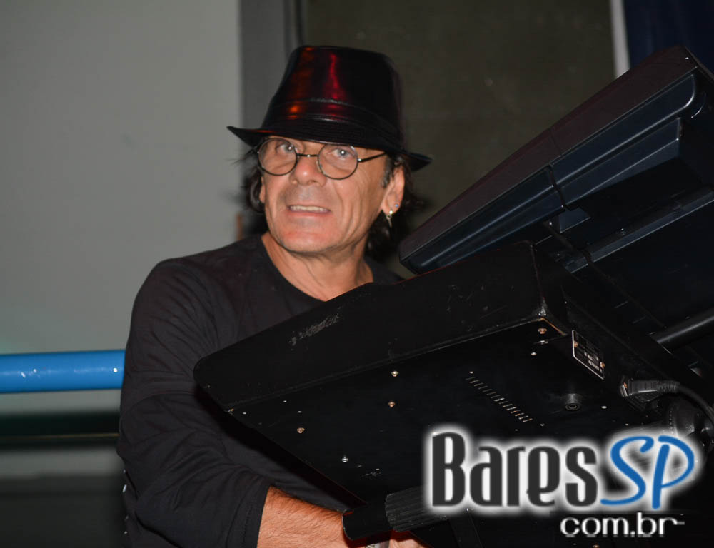 Banda Highlander agitou a London Station com o melhor do classic rock Banda Highlander agitou a London Station com o melhor do classic rock