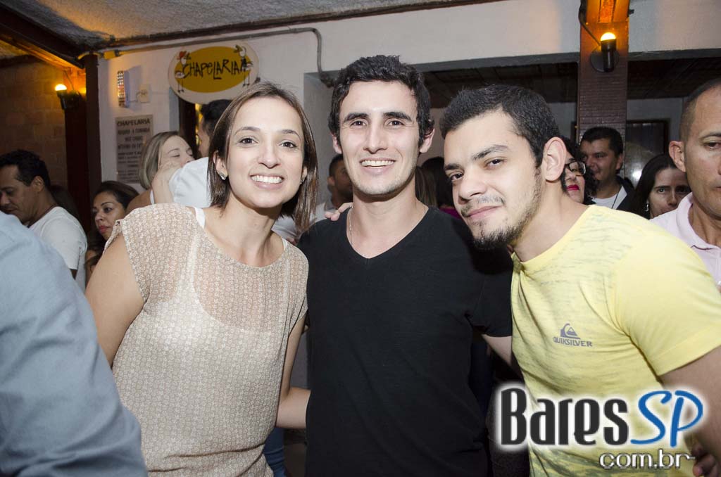 Bicho de pé e Trio Sabiá colocou todos pra dançar ao som de muito forró no Canto da Ema Bicho de pé e Trio Sabiá colocou todos pra dançar ao som de muito forró no Canto da Ema