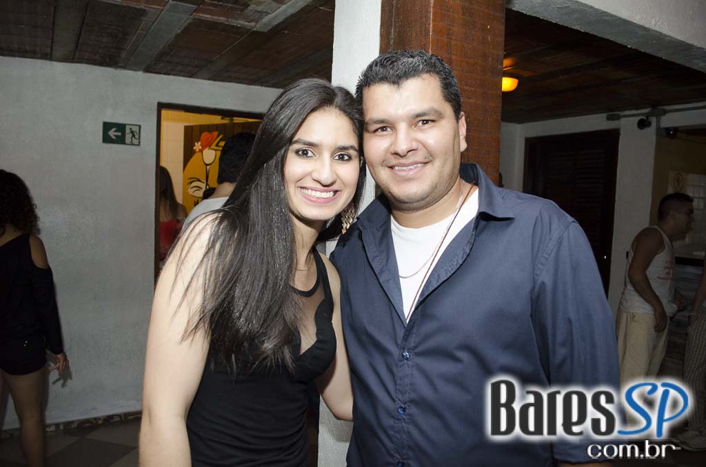 Bicho de pé e Trio Sabiá colocou todos pra dançar ao som de muito forró no Canto da Ema Bicho de pé e Trio Sabiá colocou todos pra dançar ao som de muito forró no Canto da Ema