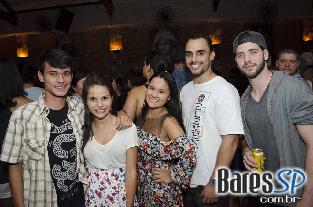 Bicho de pé e Trio Sabiá colocou todos pra dançar ao som de muito forró no Canto da Ema Bicho de pé e Trio Sabiá colocou todos pra dançar ao som de muito forró no Canto da Ema