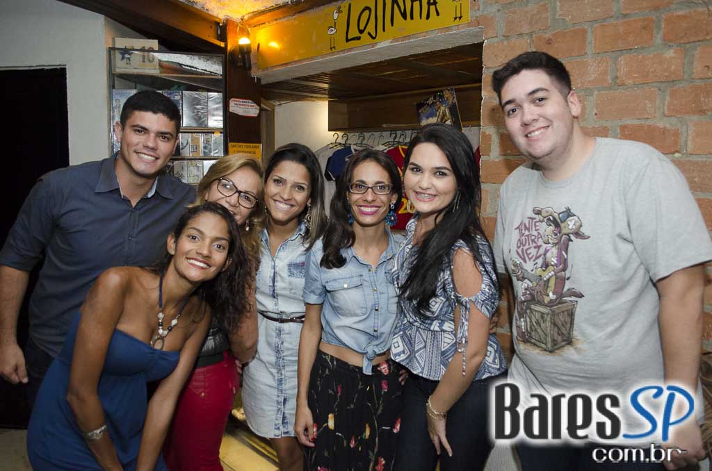 Bicho de pé e Trio Sabiá colocou todos pra dançar ao som de muito forró no Canto da Ema Bicho de pé e Trio Sabiá colocou todos pra dançar ao som de muito forró no Canto da Ema