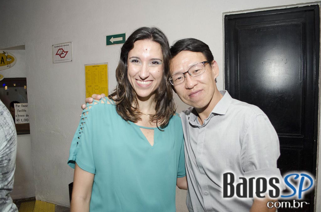 Bicho de pé e Trio Sabiá colocou todos pra dançar ao som de muito forró no Canto da Ema Bicho de pé e Trio Sabiá colocou todos pra dançar ao som de muito forró no Canto da Ema