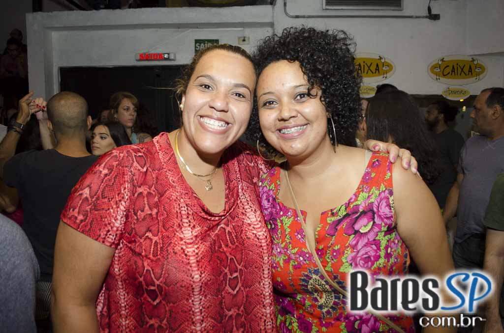 Bicho de pé e Trio Sabiá colocou todos pra dançar ao som de muito forró no Canto da Ema Bicho de pé e Trio Sabiá colocou todos pra dançar ao som de muito forró no Canto da Ema