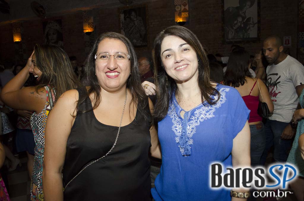 Bicho de pé e Trio Sabiá colocou todos pra dançar ao som de muito forró no Canto da Ema Bicho de pé e Trio Sabiá colocou todos pra dançar ao som de muito forró no Canto da Ema