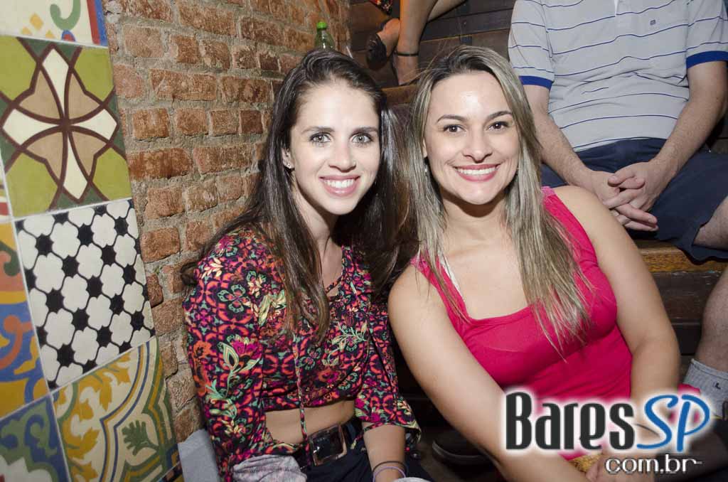 Bicho de pé e Trio Sabiá colocou todos pra dançar ao som de muito forró no Canto da Ema Bicho de pé e Trio Sabiá colocou todos pra dançar ao som de muito forró no Canto da Ema