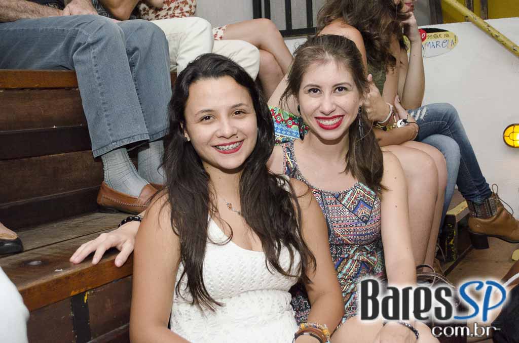 Bicho de pé e Trio Sabiá colocou todos pra dançar ao som de muito forró no Canto da Ema Bicho de pé e Trio Sabiá colocou todos pra dançar ao som de muito forró no Canto da Ema