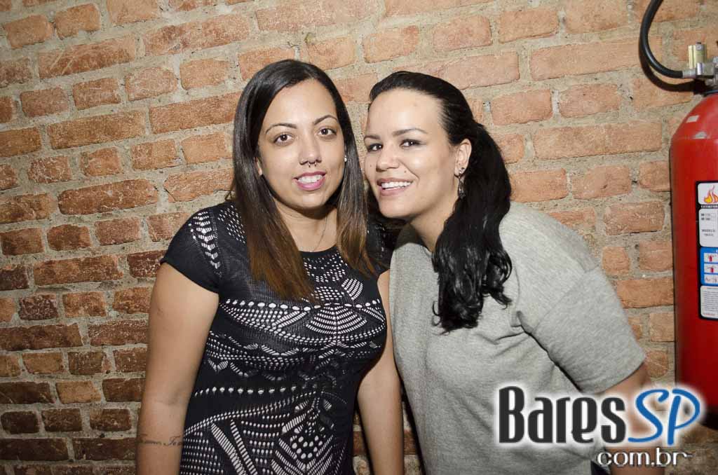 Bicho de pé e Trio Sabiá colocou todos pra dançar ao som de muito forró no Canto da Ema Bicho de pé e Trio Sabiá colocou todos pra dançar ao som de muito forró no Canto da Ema