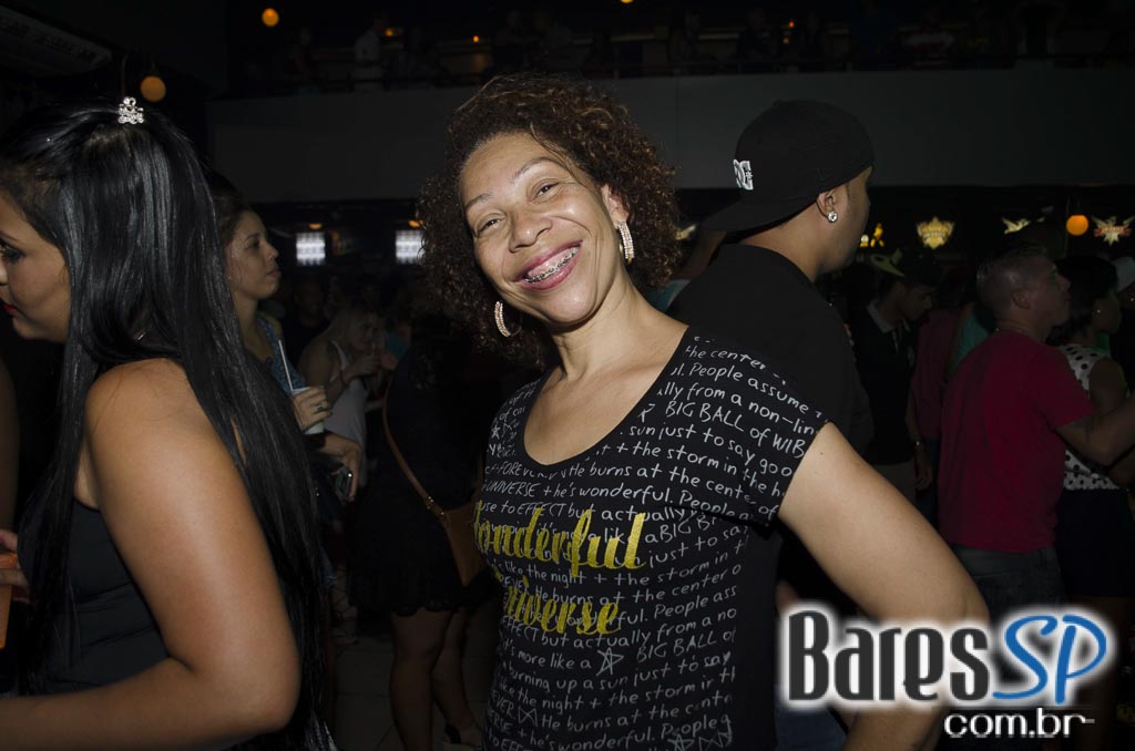 Cantor Mumuzinho se apresentou nesta sexta-feira no Carioca Club Cantor Mumuzinho se apresentou nesta sexta-feira no Carioca Club