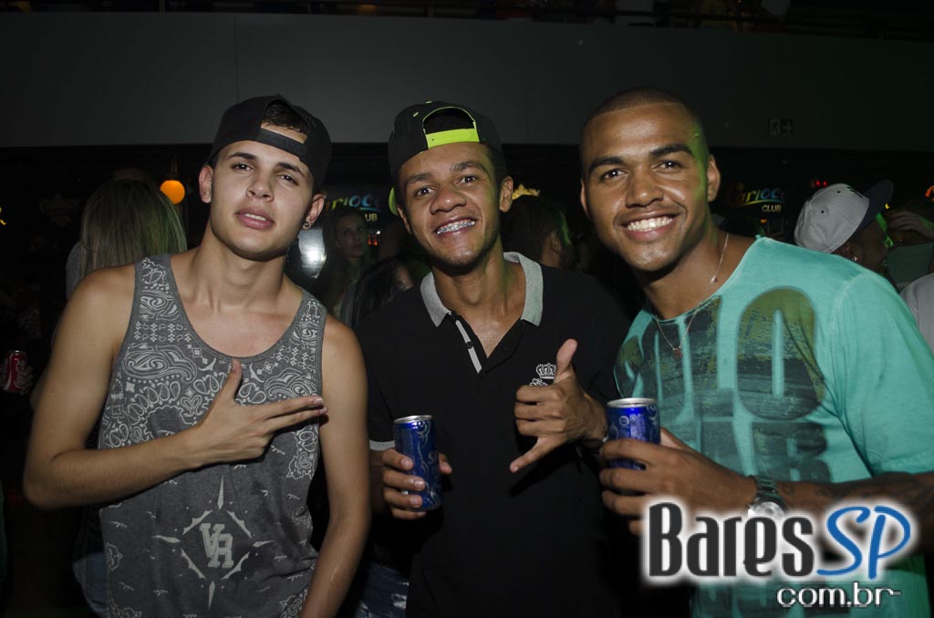 Cantor Mumuzinho se apresentou nesta sexta-feira no Carioca Club Cantor Mumuzinho se apresentou nesta sexta-feira no Carioca Club