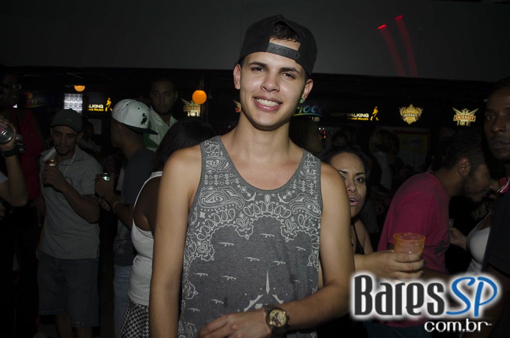 Cantor Mumuzinho se apresentou nesta sexta-feira no Carioca Club Cantor Mumuzinho se apresentou nesta sexta-feira no Carioca Club