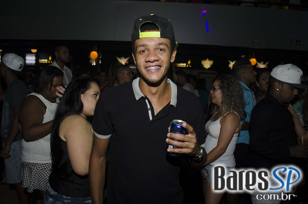 Cantor Mumuzinho se apresentou nesta sexta-feira no Carioca Club Cantor Mumuzinho se apresentou nesta sexta-feira no Carioca Club