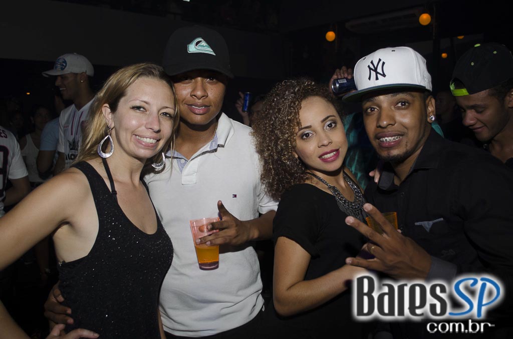 Cantor Mumuzinho se apresentou nesta sexta-feira no Carioca Club Cantor Mumuzinho se apresentou nesta sexta-feira no Carioca Club