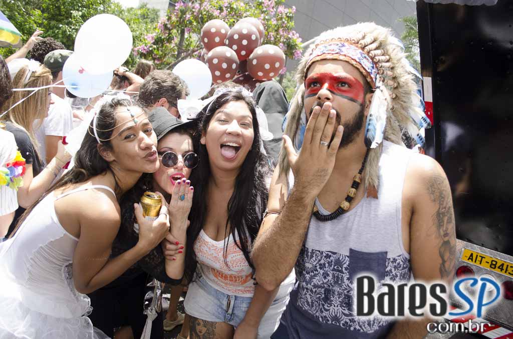 Bloco Casa Comigo 2016 desfilou pelas ruas da Brigadeiro Faria Lima Bloco Casa Comigo 2016 desfilou pelas ruas da Brigadeiro Faria Lima