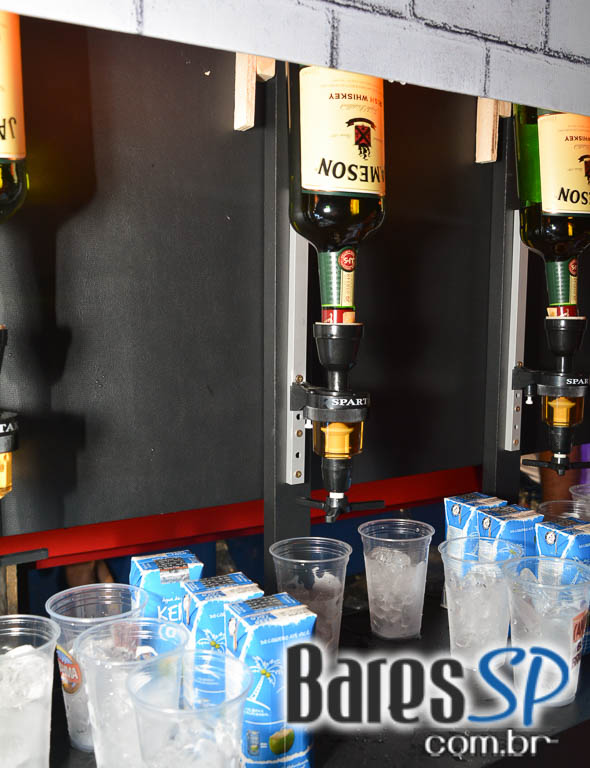 Camarote Bar Brahma promoveu a Fantastica Festa do Chopp com shows de Tiago Abravanel e Mr. Catra Camarote Bar Brahma promoveu a Fantastica Festa do Chopp com shows de Tiago Abravanel e Mr. Catra