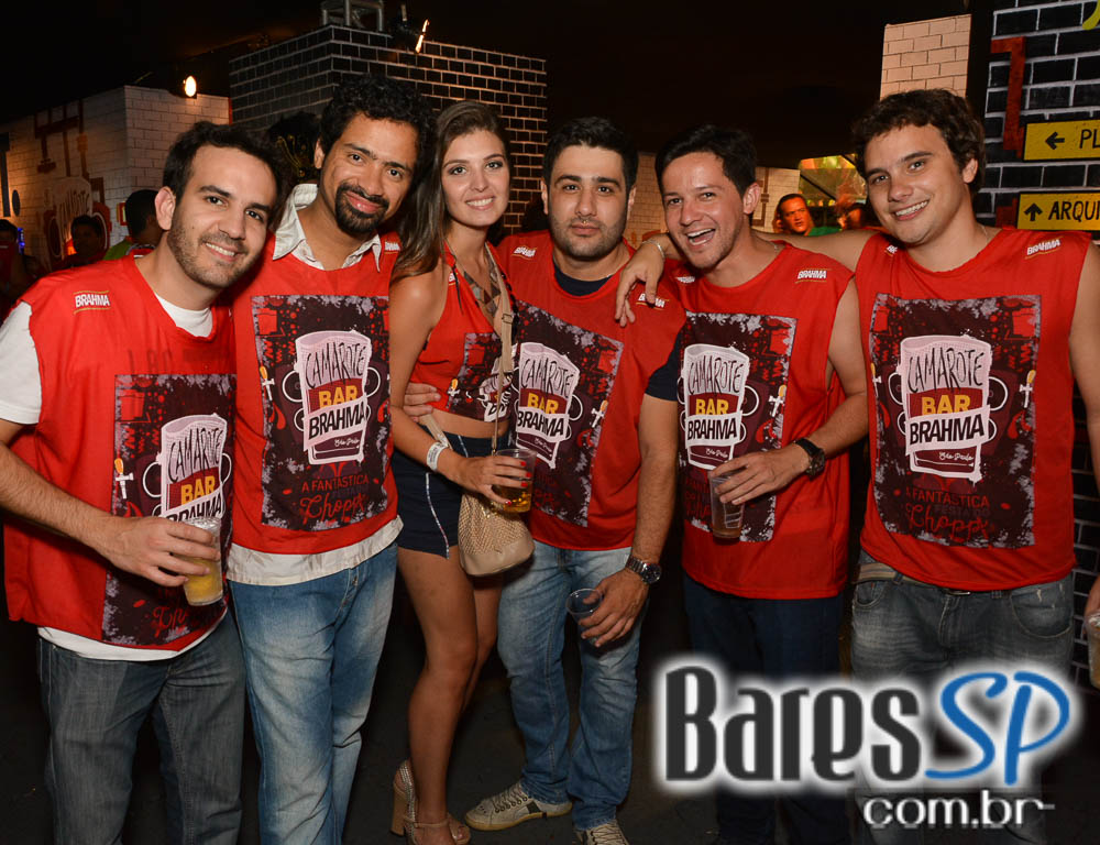 Desfile das Campeãs com show de Zeca Pagodinho do Camarote Bar Brahma Desfile das Campeãs com show de Zeca Pagodinho do Camarote Bar Brahma