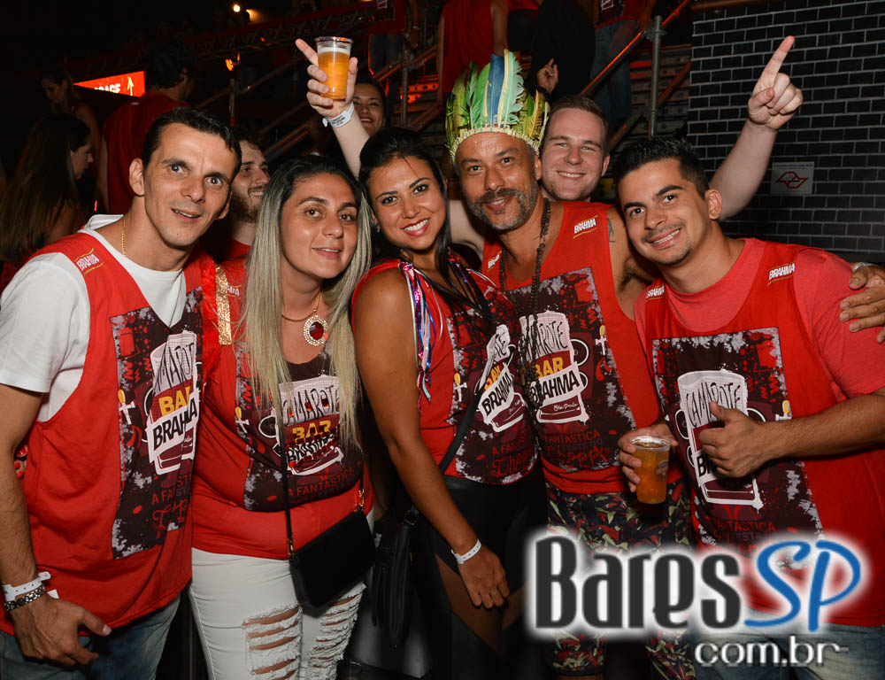 Desfile das Campeãs com show de Zeca Pagodinho do Camarote Bar Brahma Desfile das Campeãs com show de Zeca Pagodinho do Camarote Bar Brahma
