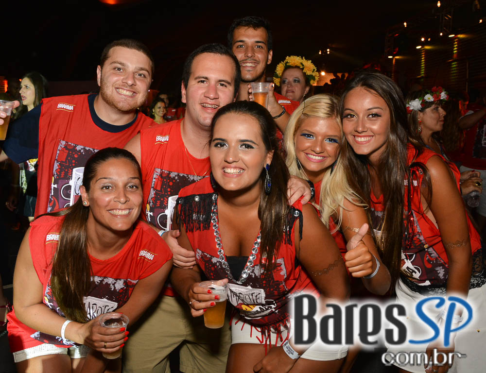 Desfile das Campeãs com show de Zeca Pagodinho do Camarote Bar Brahma Desfile das Campeãs com show de Zeca Pagodinho do Camarote Bar Brahma