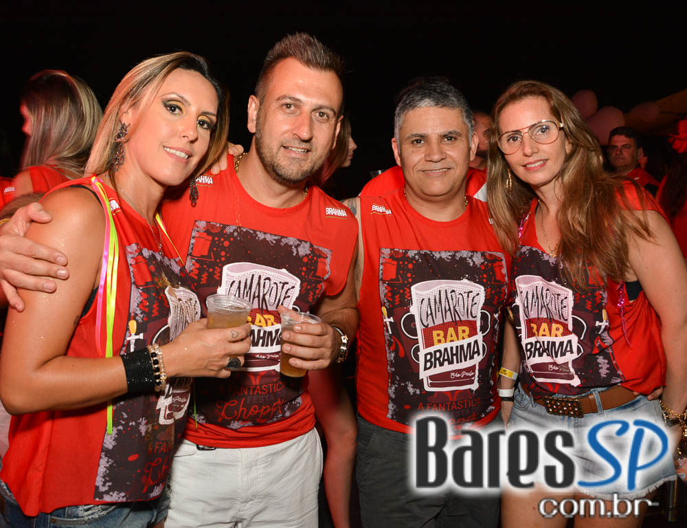 Desfile das Campeãs com show de Zeca Pagodinho do Camarote Bar Brahma Desfile das Campeãs com show de Zeca Pagodinho do Camarote Bar Brahma