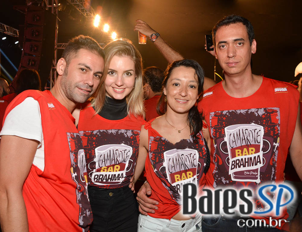 Desfile das Campeãs com show de Zeca Pagodinho do Camarote Bar Brahma Desfile das Campeãs com show de Zeca Pagodinho do Camarote Bar Brahma