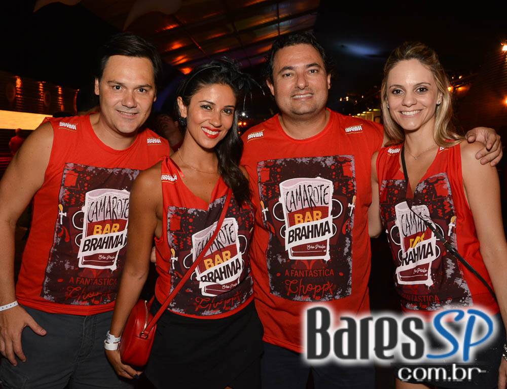 Desfile das Campeãs com show de Zeca Pagodinho do Camarote Bar Brahma Desfile das Campeãs com show de Zeca Pagodinho do Camarote Bar Brahma