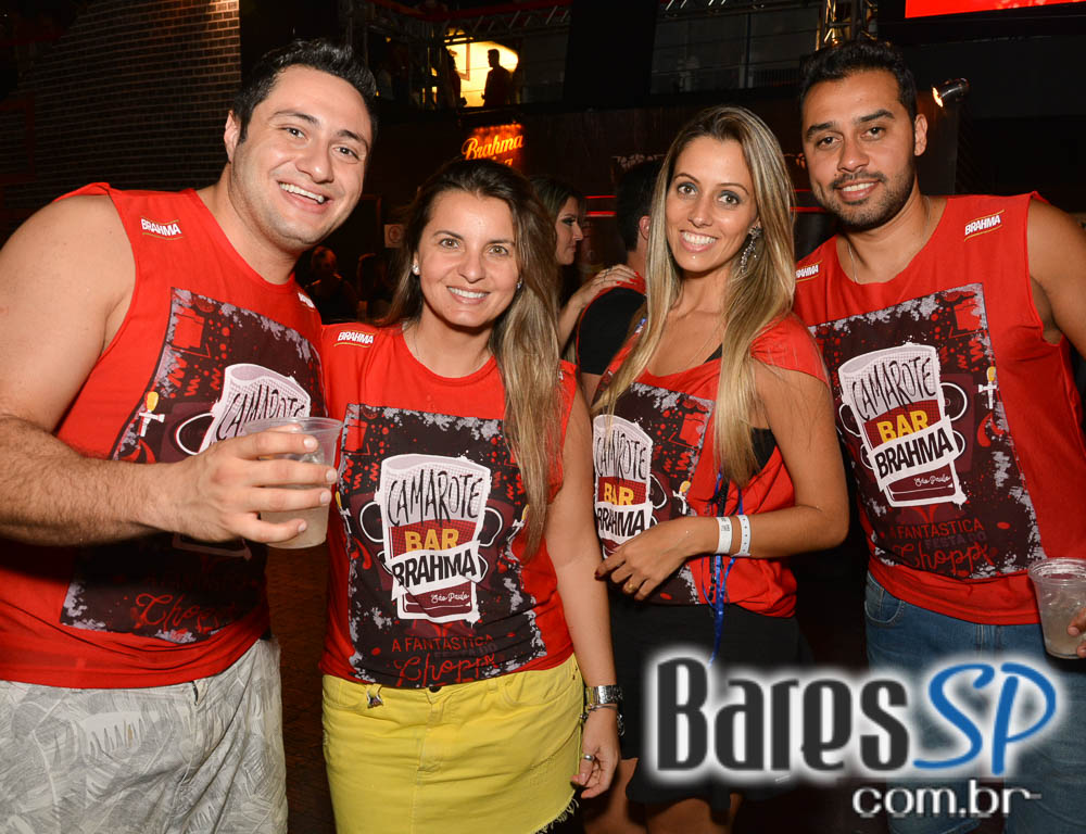Desfile das Campeãs com show de Zeca Pagodinho do Camarote Bar Brahma Desfile das Campeãs com show de Zeca Pagodinho do Camarote Bar Brahma