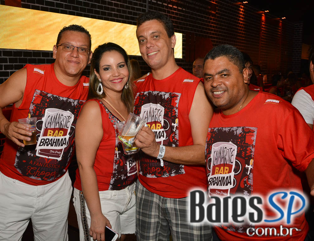 Desfile das Campeãs com show de Zeca Pagodinho do Camarote Bar Brahma Desfile das Campeãs com show de Zeca Pagodinho do Camarote Bar Brahma