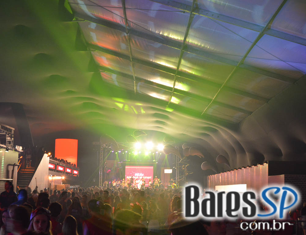 Desfile das Campeãs com show de Zeca Pagodinho do Camarote Bar Brahma Desfile das Campeãs com show de Zeca Pagodinho do Camarote Bar Brahma