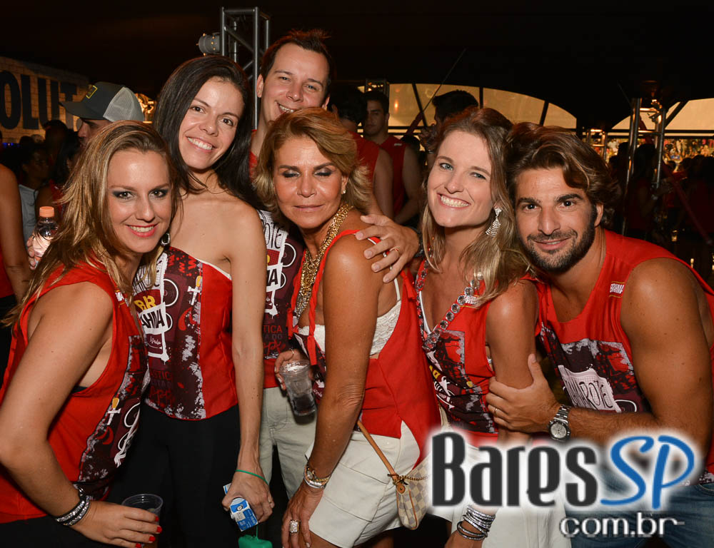 Desfile das Campeãs com show de Zeca Pagodinho do Camarote Bar Brahma Desfile das Campeãs com show de Zeca Pagodinho do Camarote Bar Brahma