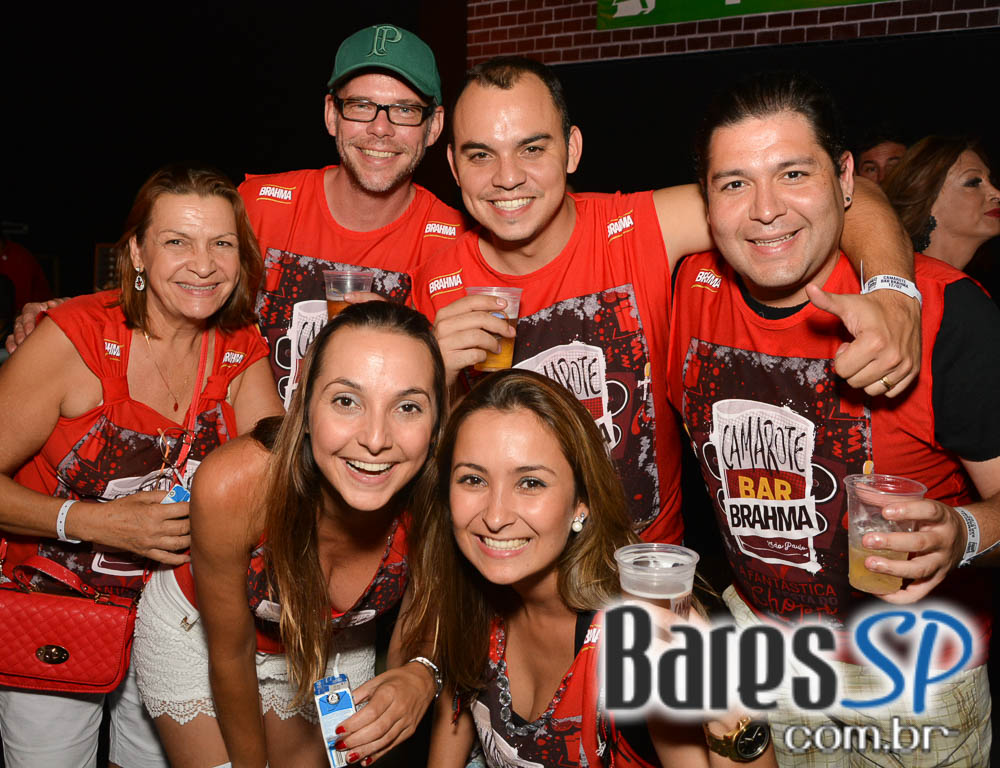 Desfile das Campeãs com show de Zeca Pagodinho do Camarote Bar Brahma Desfile das Campeãs com show de Zeca Pagodinho do Camarote Bar Brahma