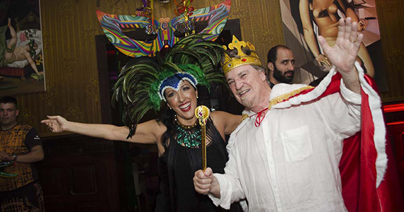 Primeiro Baile de Carnaval do Drosophyla Bar com DJ Rod tocando marchinhas de Carnaval